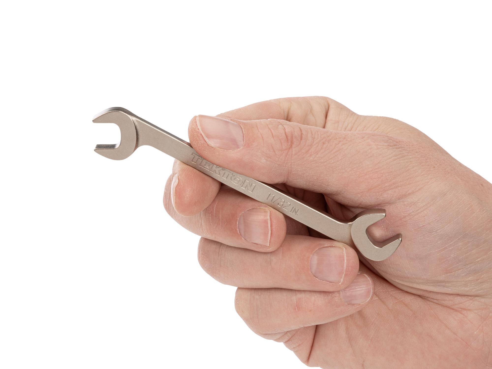 Person holding Tekton angle head wrench. Item #WAE83209