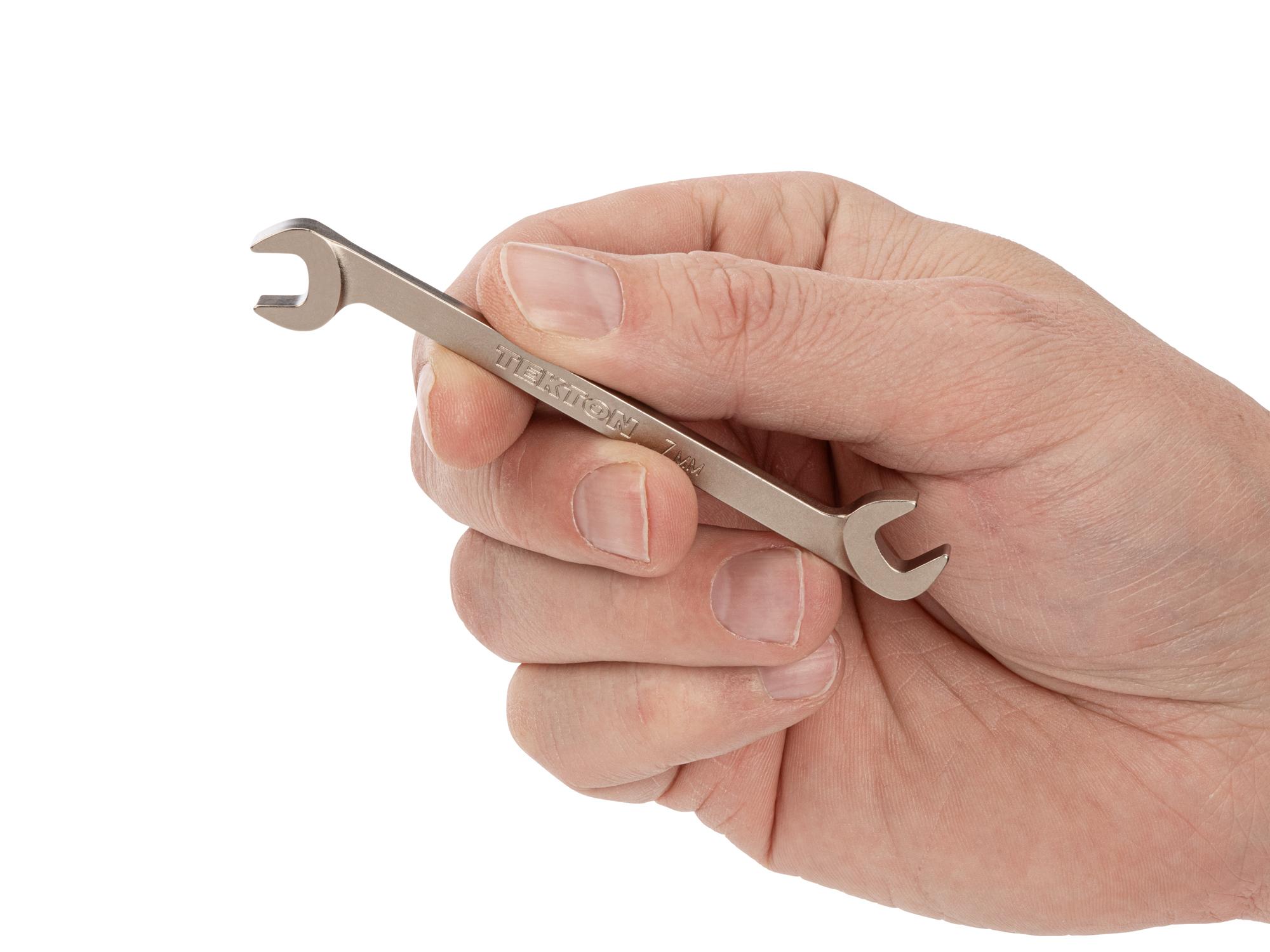 Person holding Tekton angle head wrench. Item #WAE84207