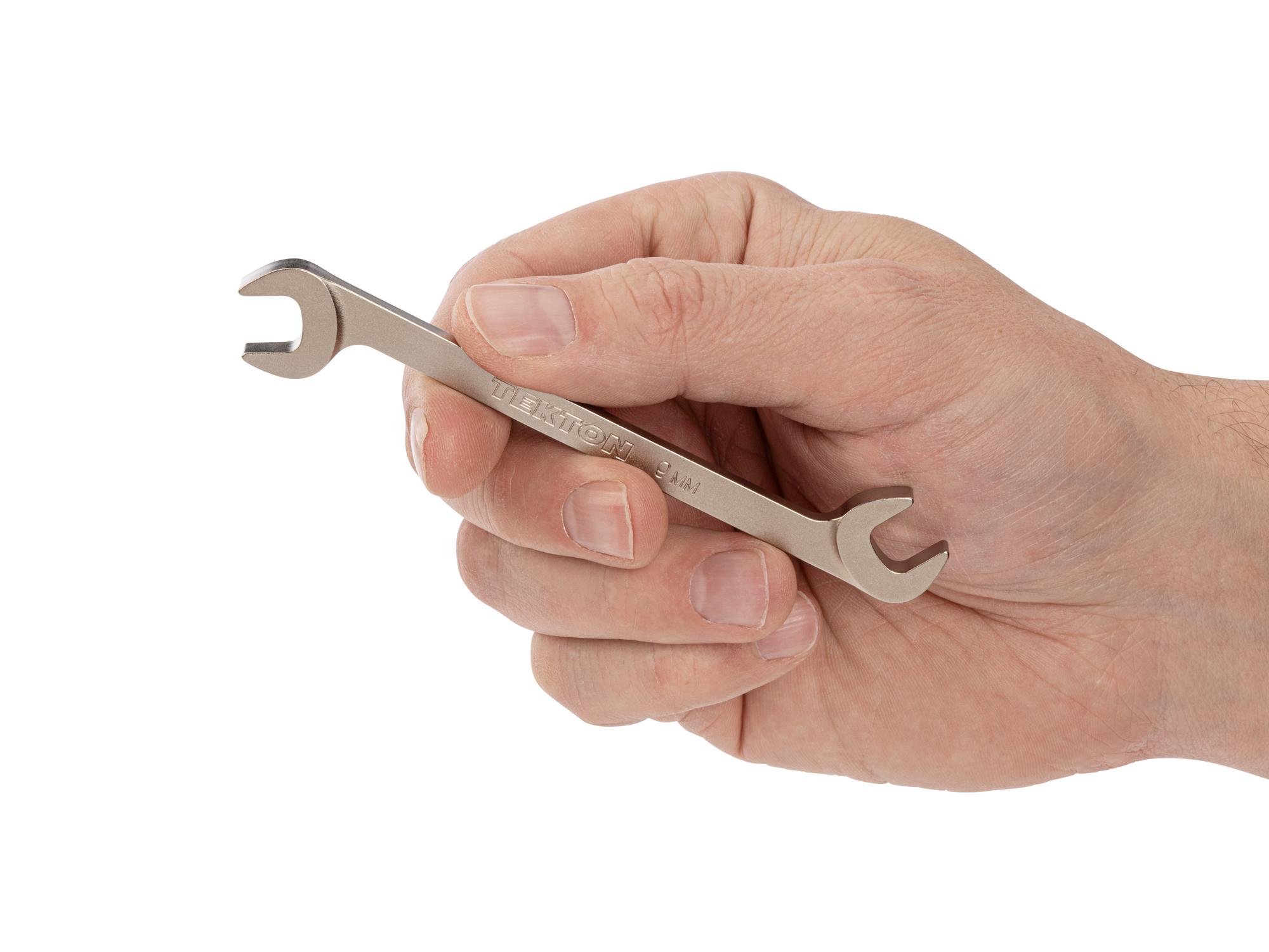 Person holding Tekton angle head wrench. Item #WAE84209