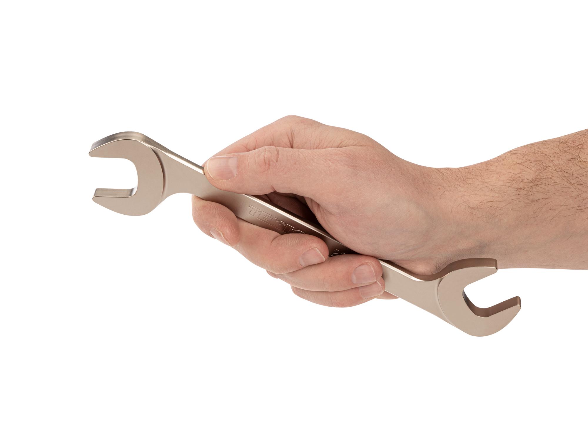 Person holding Tekton angle head wrench. Item #WAE84222