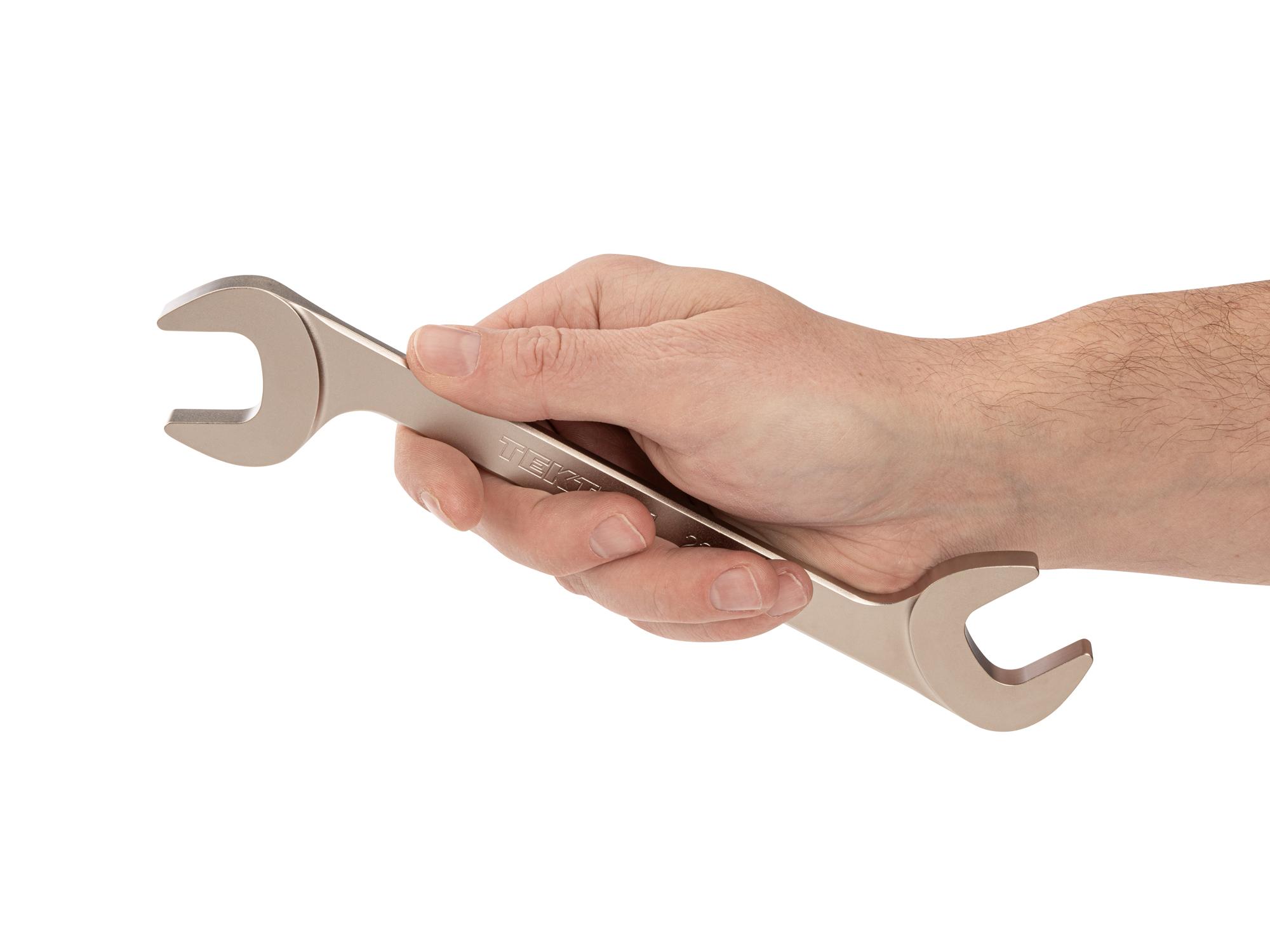 Person holding Tekton angle head wrench. Item #WAE84223