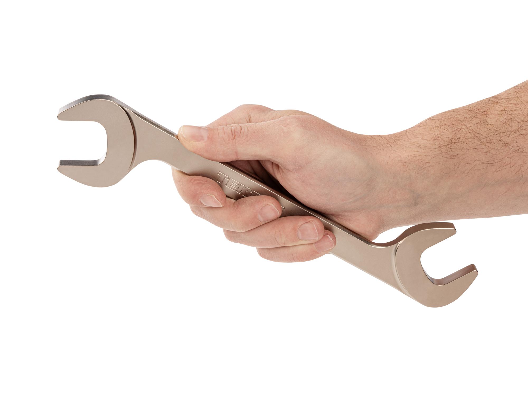 Person holding Tekton angle head wrench. Item #WAE84227