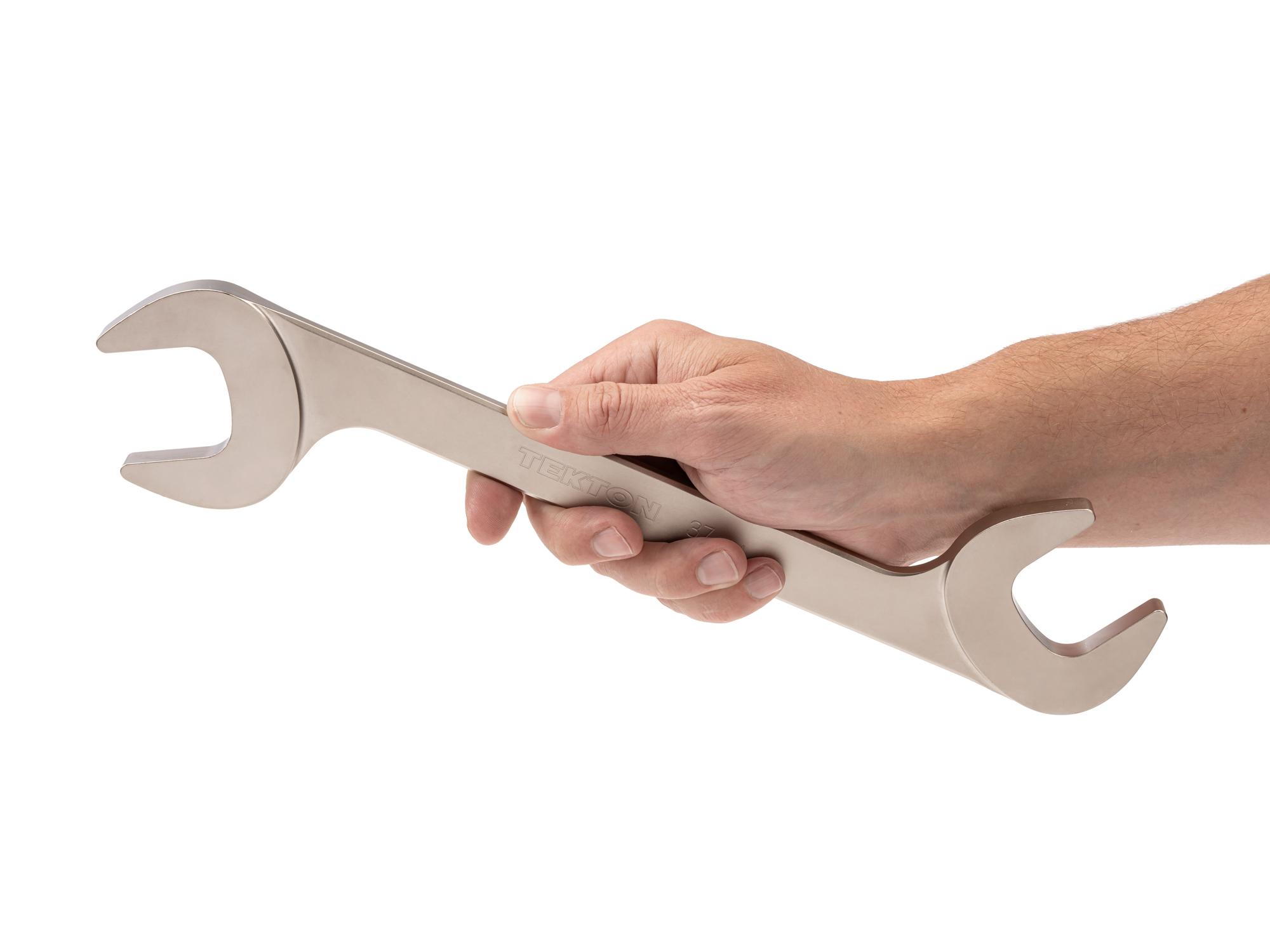 Person holding Tekton angle head wrench. Item #WAE84237