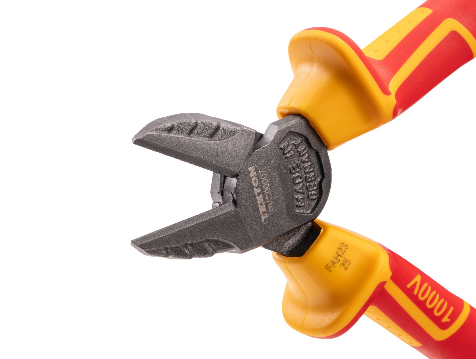 Closeup view of Tekton 7inch cutting pliers set. Item #PVC00007