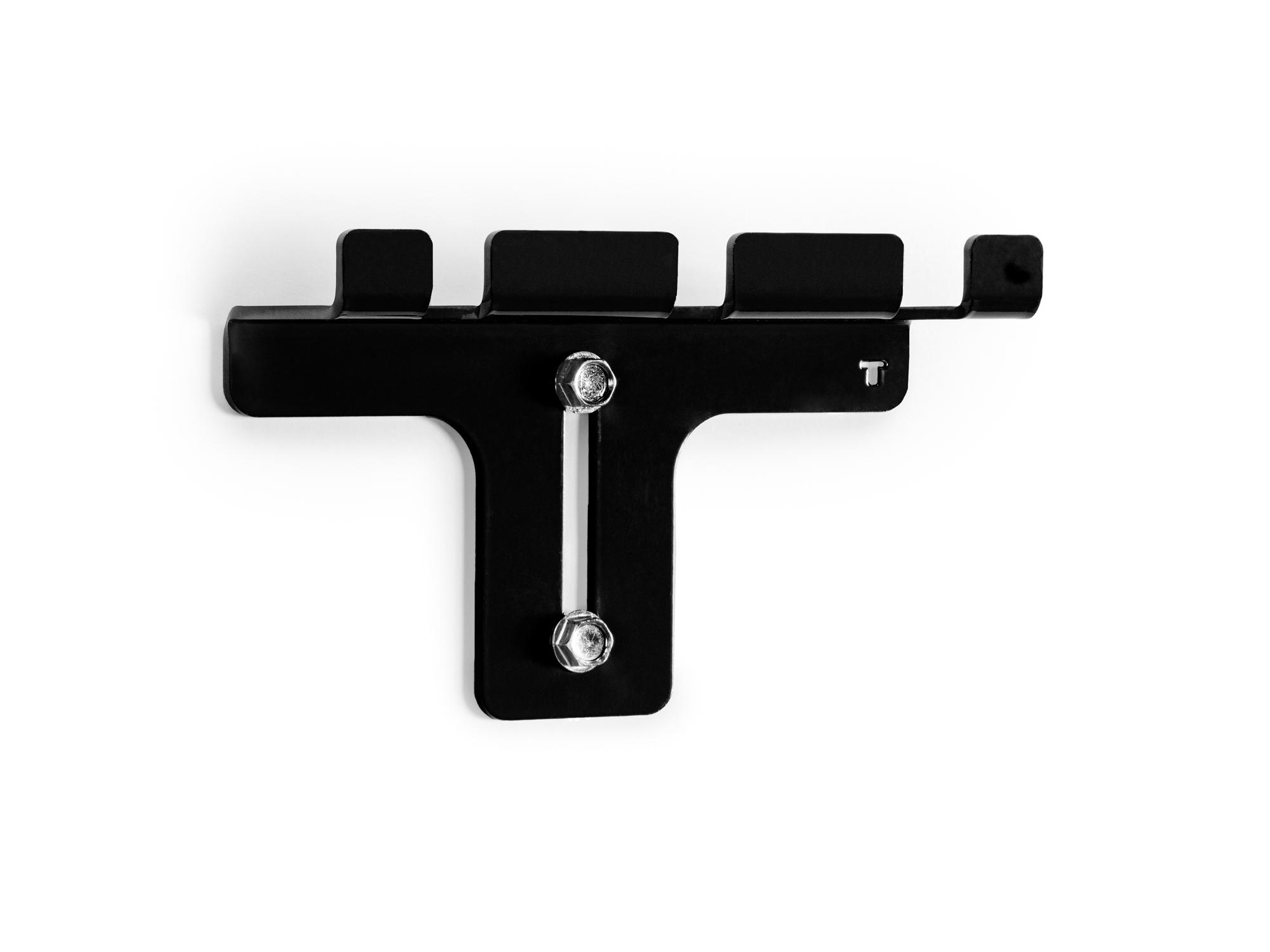 Front-right angle view of Tekton hanger full-size pry bar. Item #OPW11003