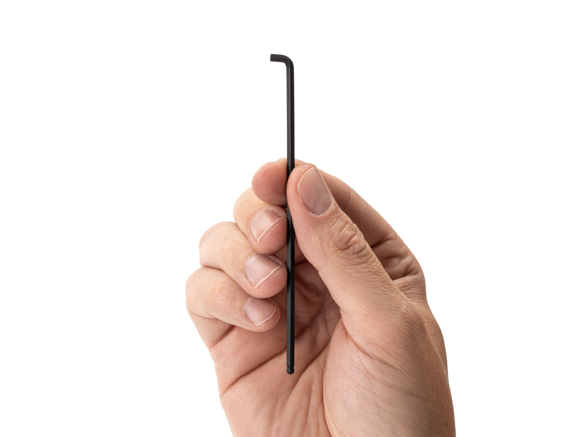 Person holding Tekton l-key. Item #KLX77109