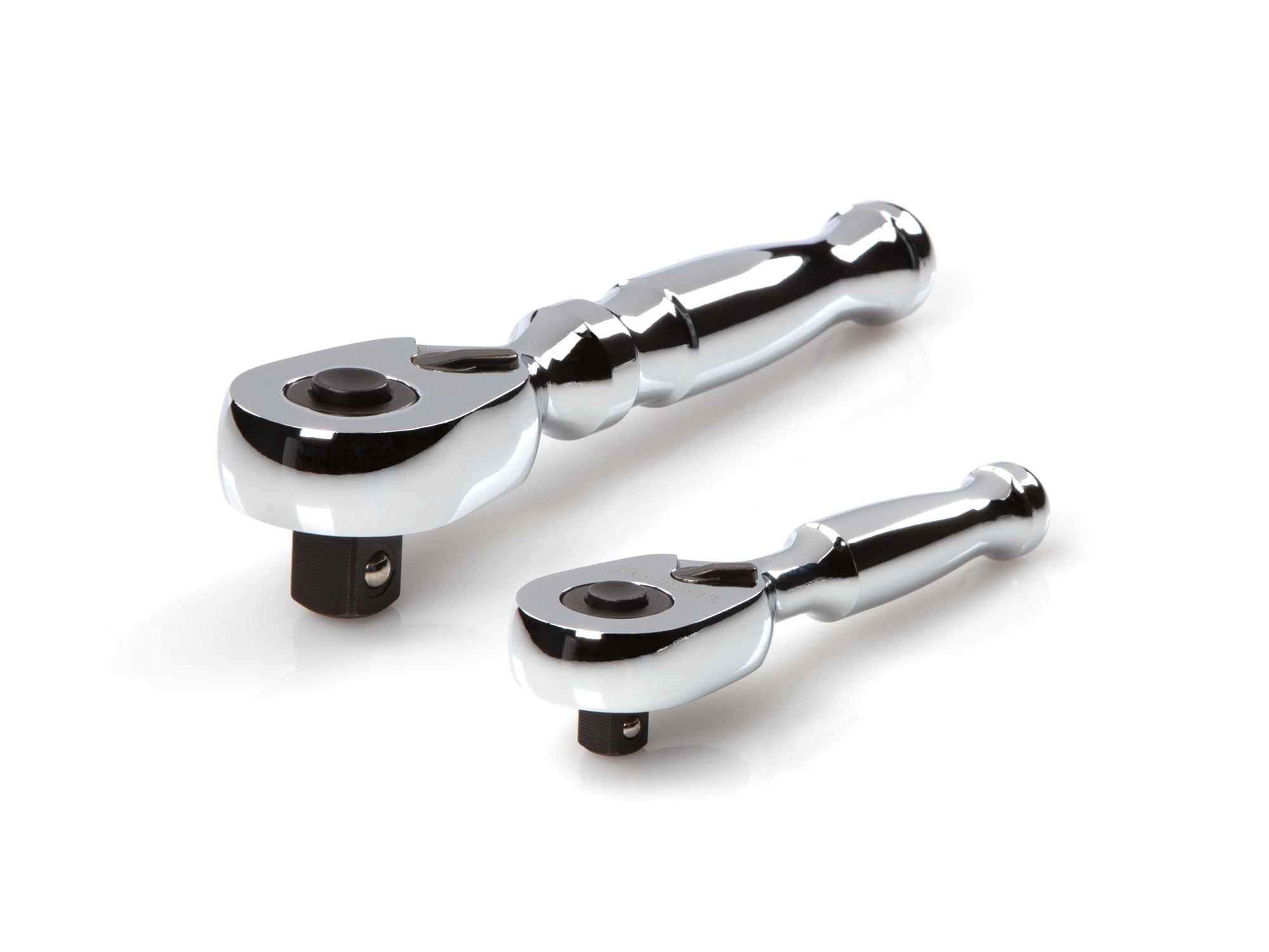 Front-right angle view of Tekton ratchet set. Item #SRH91105