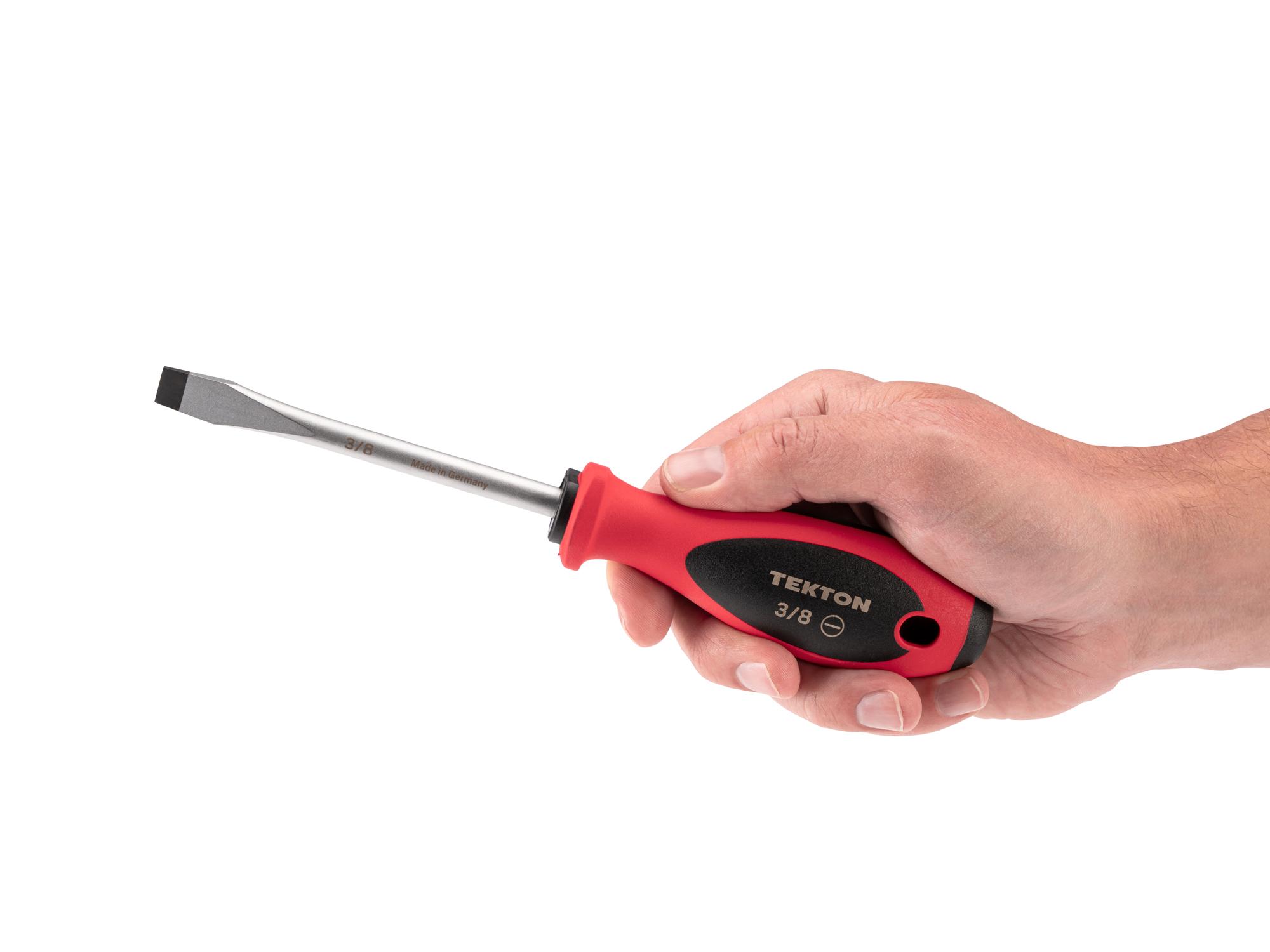 Person holding Tekton screwdriver. Item #DWS07324