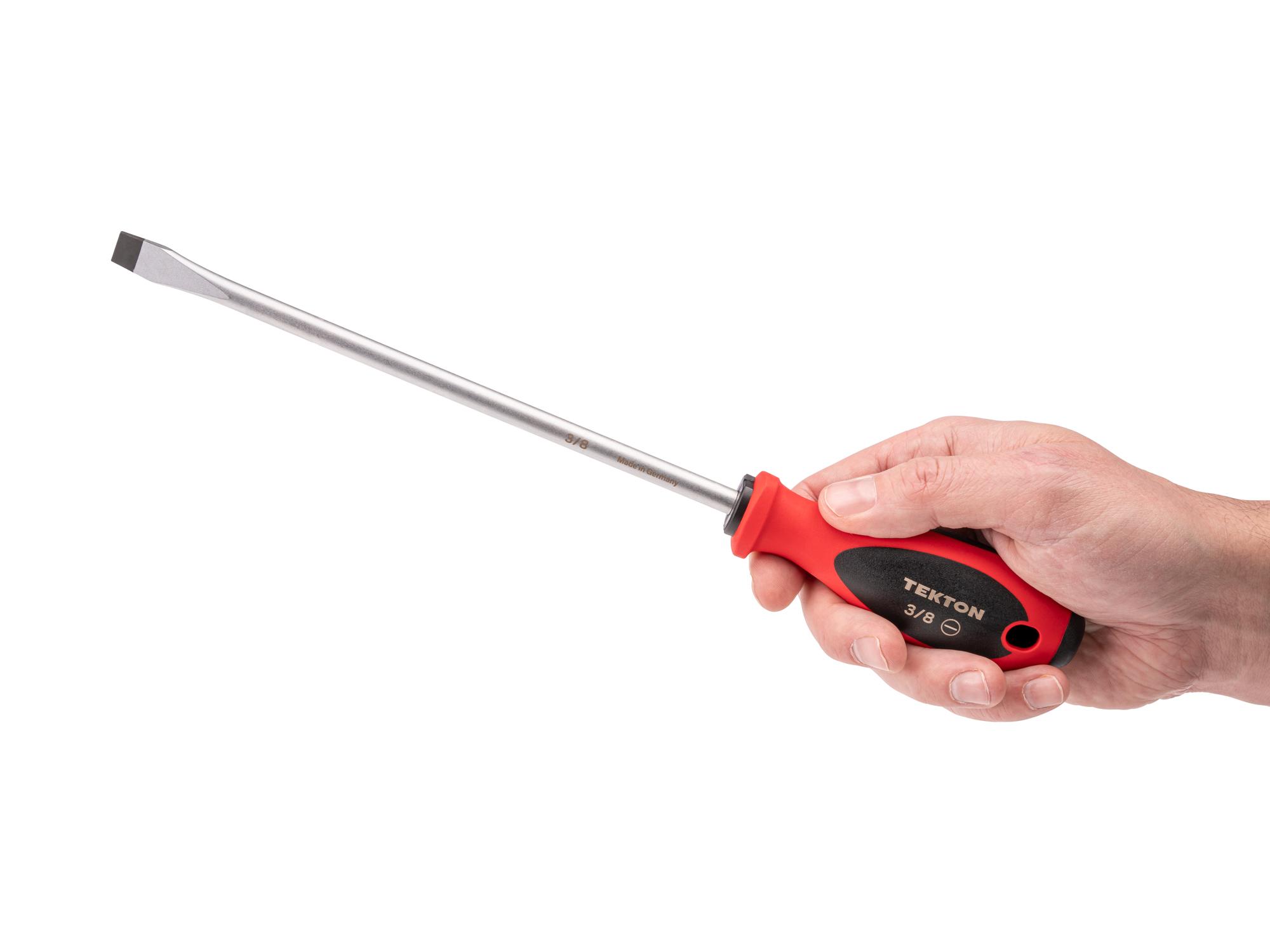 Person holding Tekton screwdriver. Item #DWS07424
