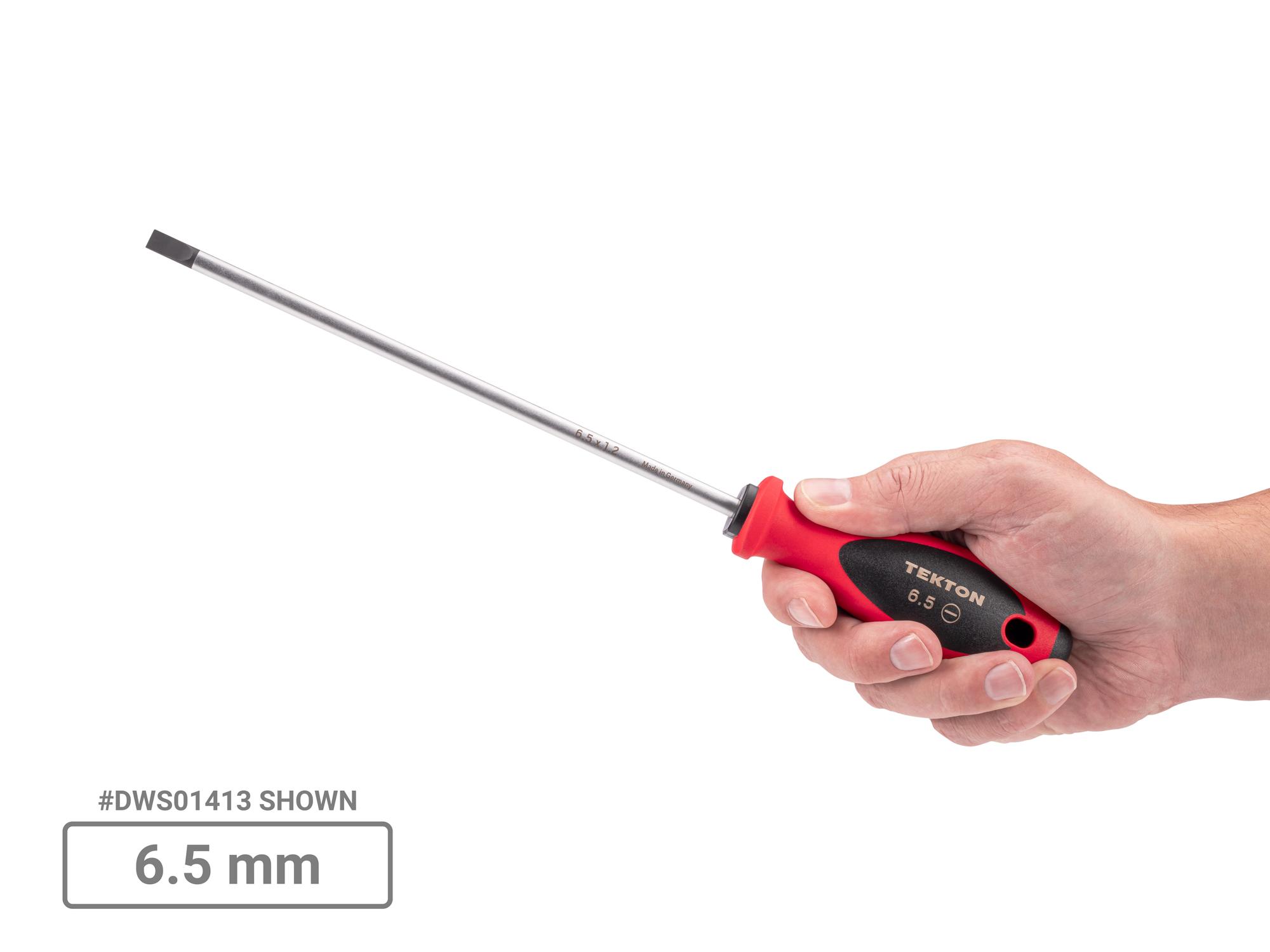 Person holding Tekton 8 inch screwdriver set. Item #DWS90003