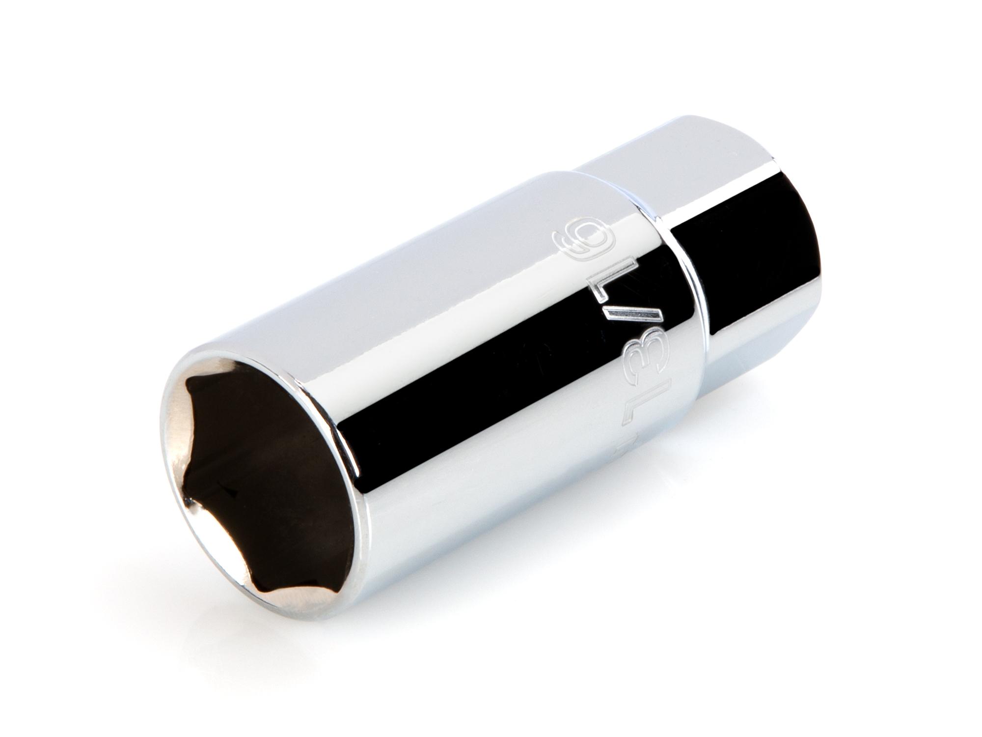 Front-right angle view of Tekton hand drive spark plug socket. Item #SHD25021
