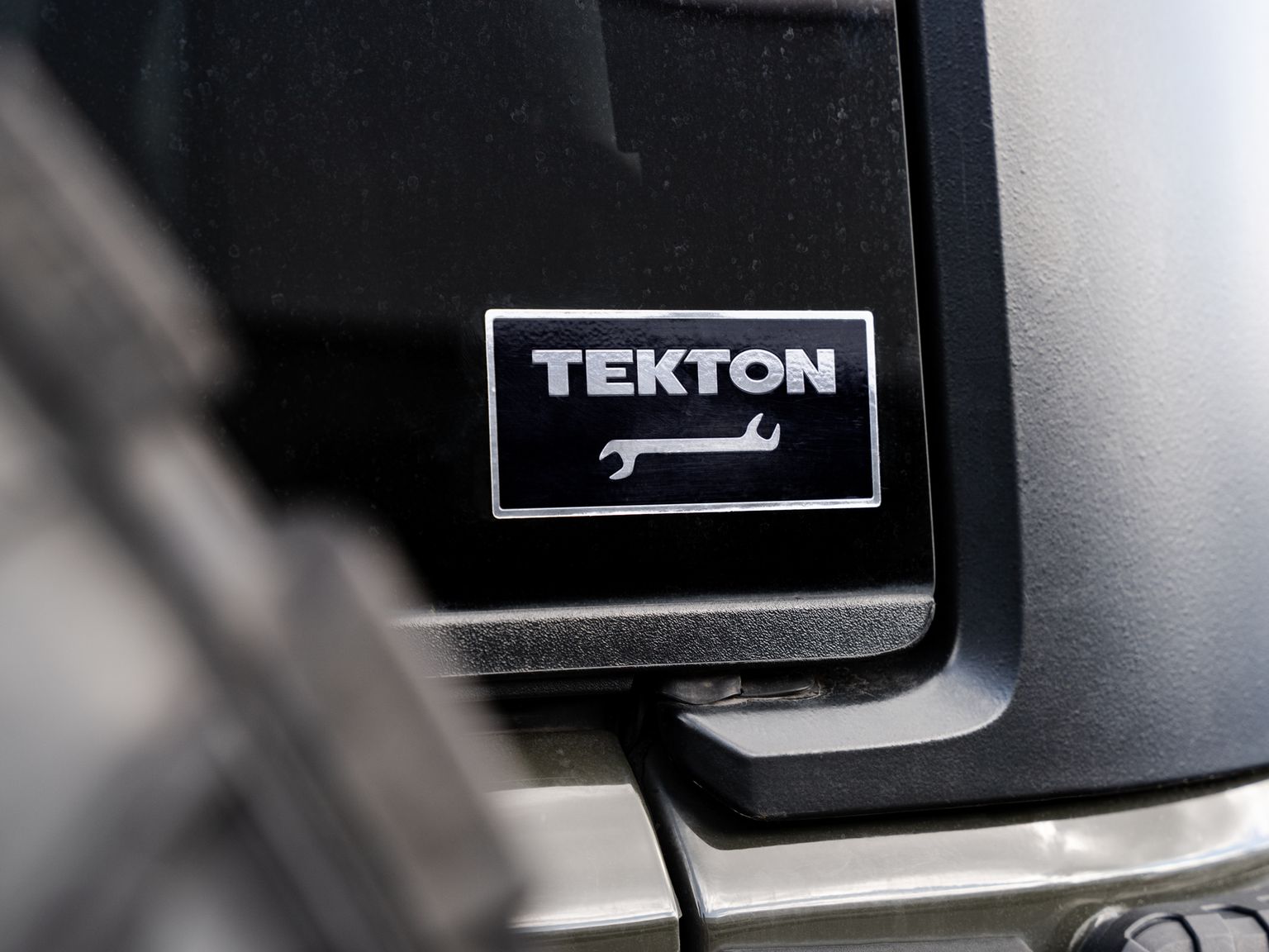 TEKTON Tekton Angle Wrench Logo Sticker, Glossy Black (4 x 1.9 in.)