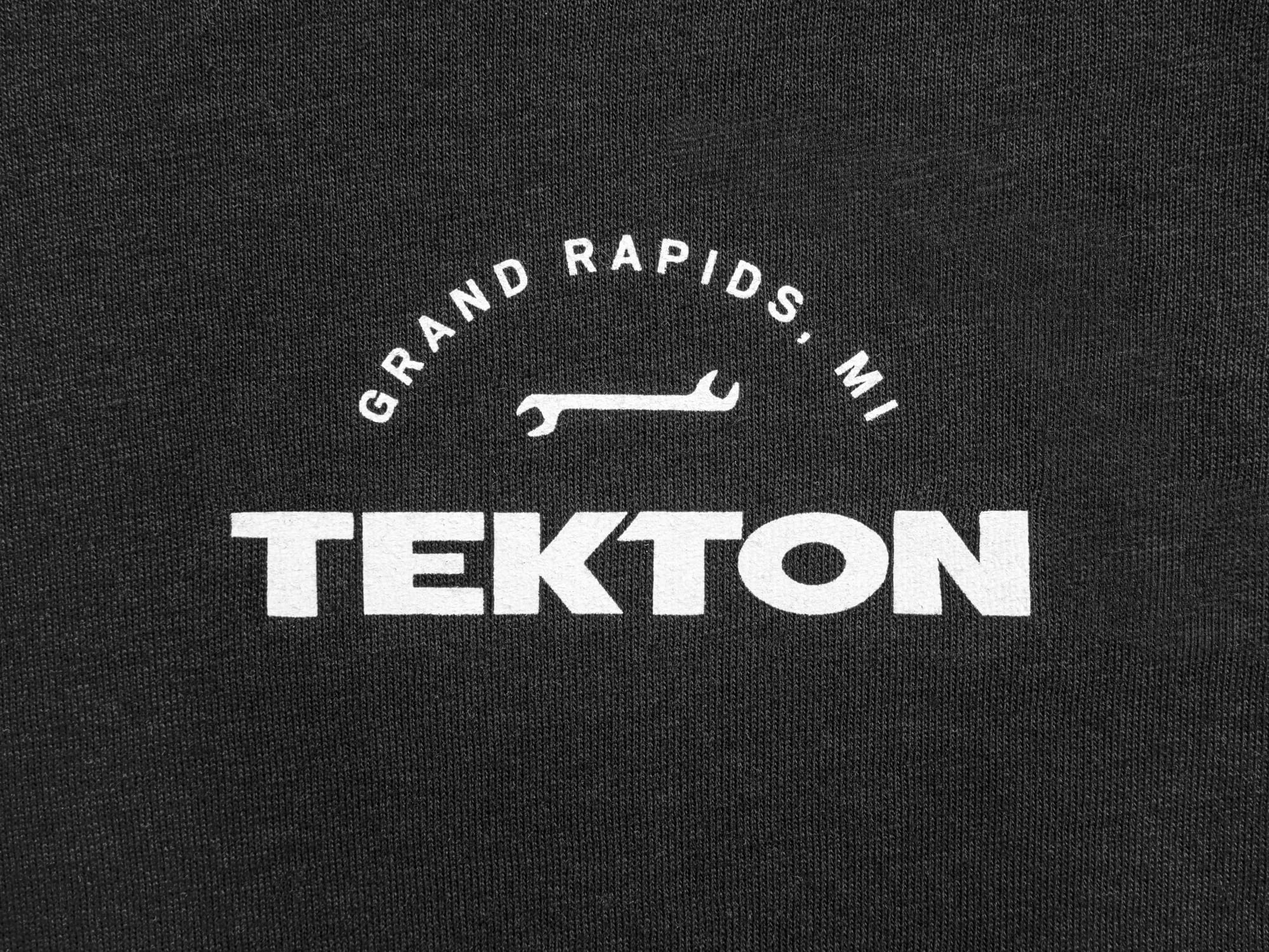 The Tekton unisex t-shirt is made from 60% cotton and 40% polyester, with an easy tear away tag at the back of the neck for a smooth, scratchless collar. APG32025.