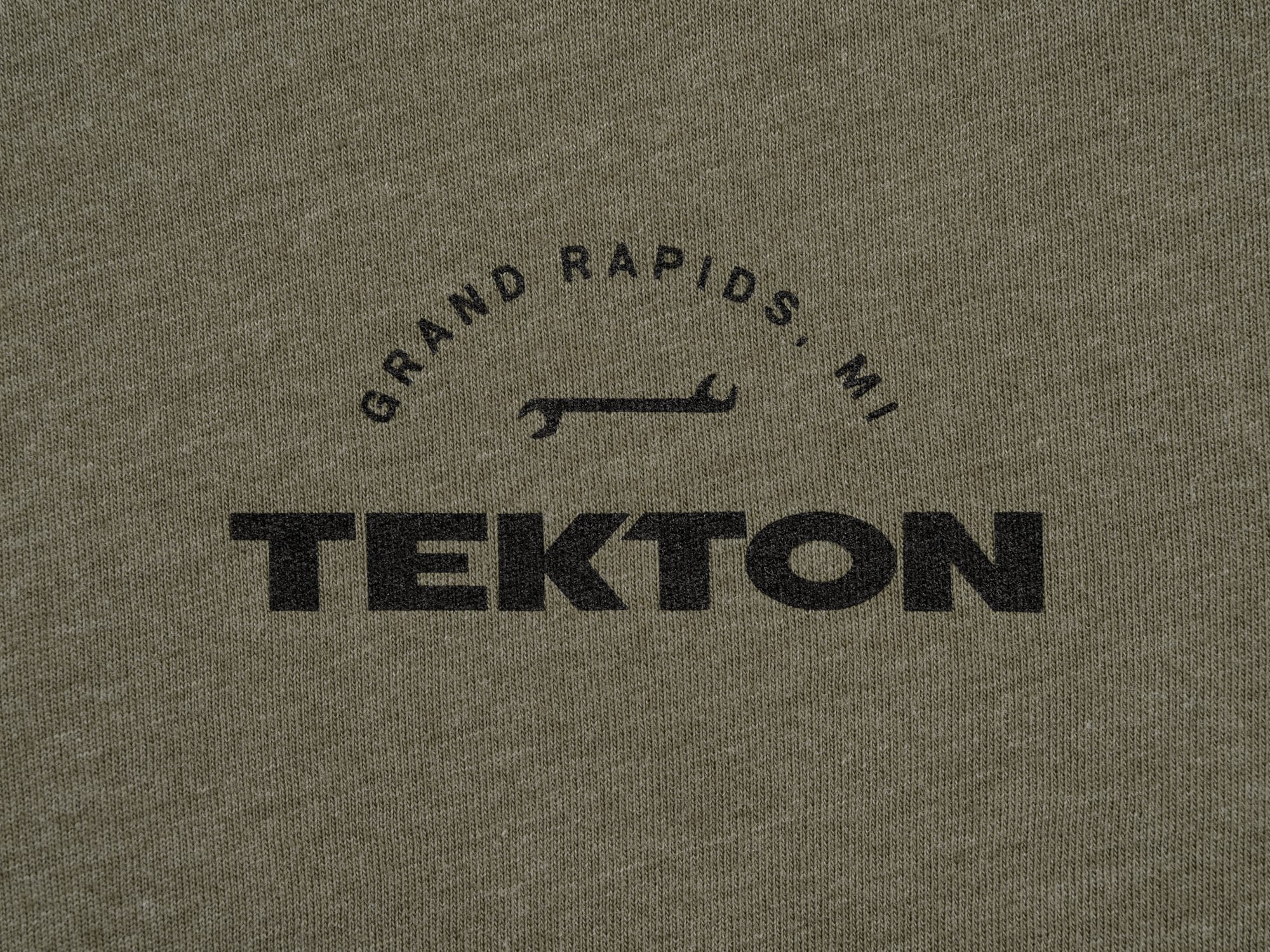 The Tekton unisex t-shirt is made from 60% cotton and 40% polyester, with an easy tear away tag at the back of the neck for a smooth, scratchless collar. APG32035.