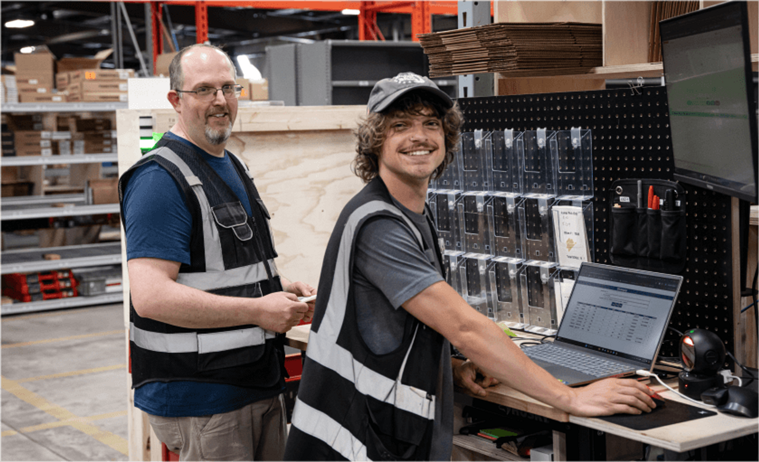 Tekton fulfillment specialist tracking an order on a computer screen.