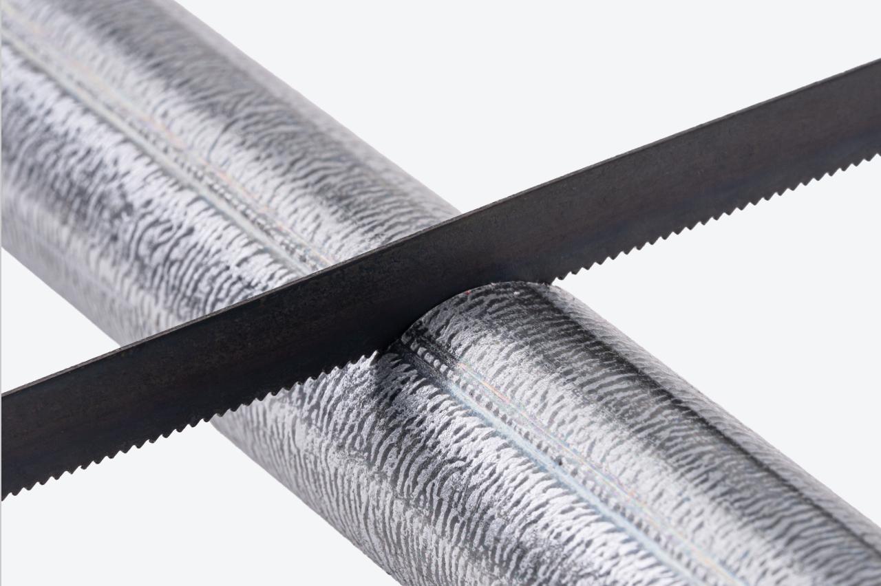 A 32 TPI blade cutting a pipe