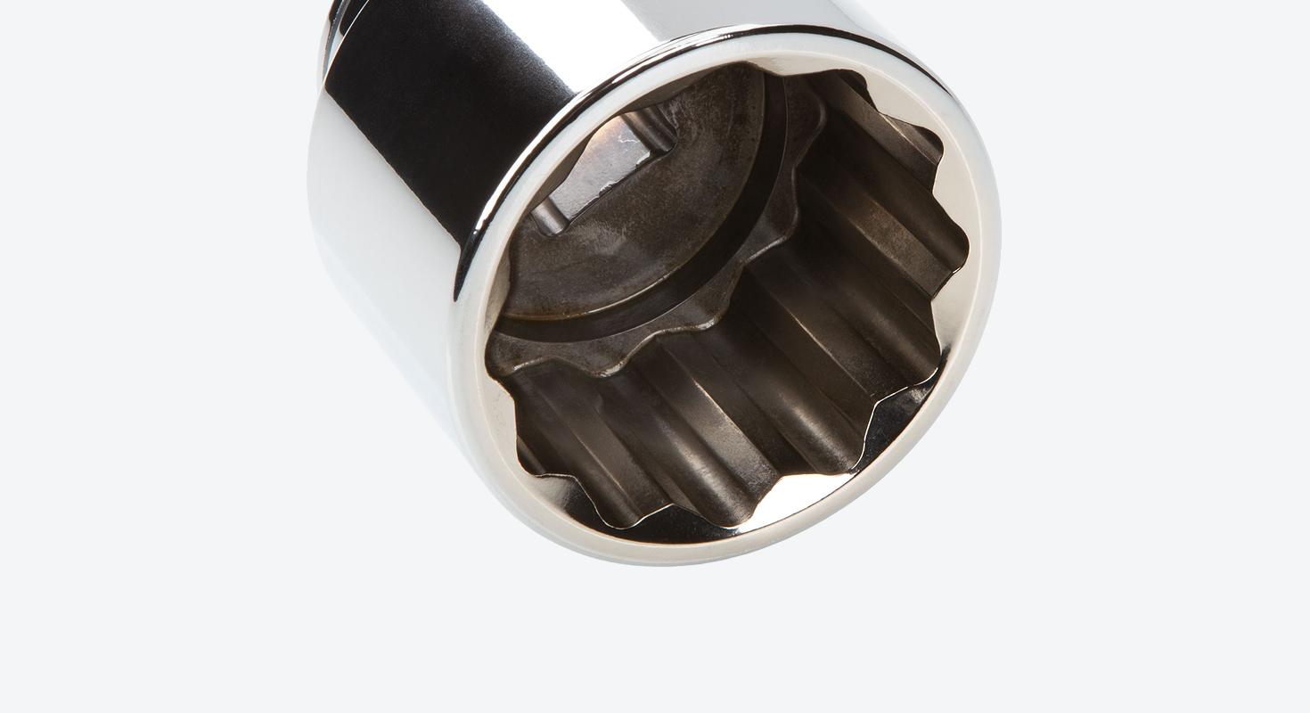 The 12-point socket opening of a shallow hand drive socket