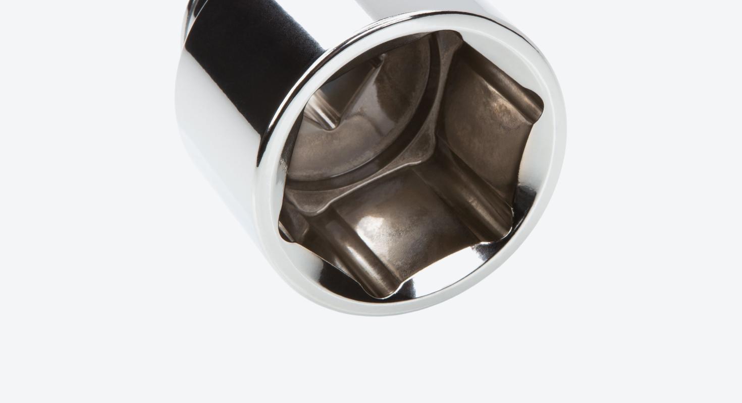 The 6-point socket opening of a shallow hand drive socket