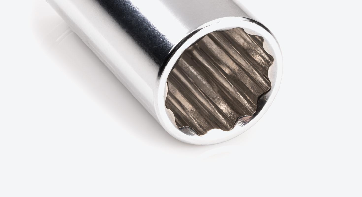 The 12-point socket opening of a semi-deep hand drive socket