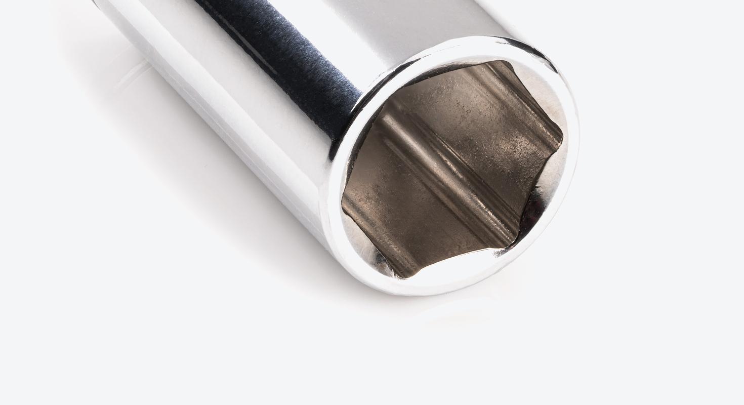 The 6-point socket opening of a semi-deep hand drive socket