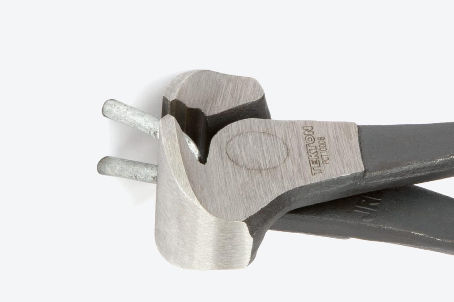 Pliers pulling out a staple