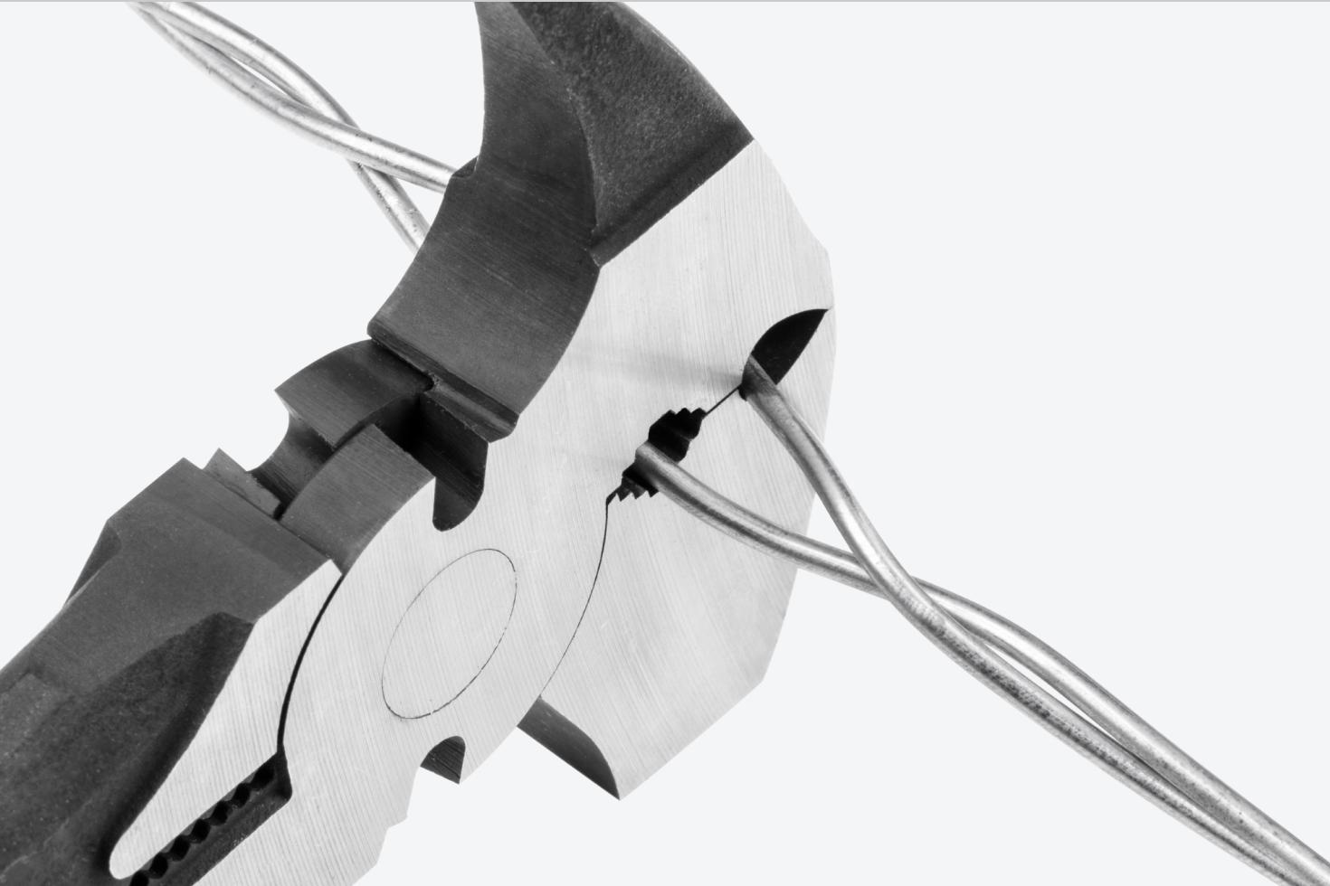 The pliers splicing two strands of wire