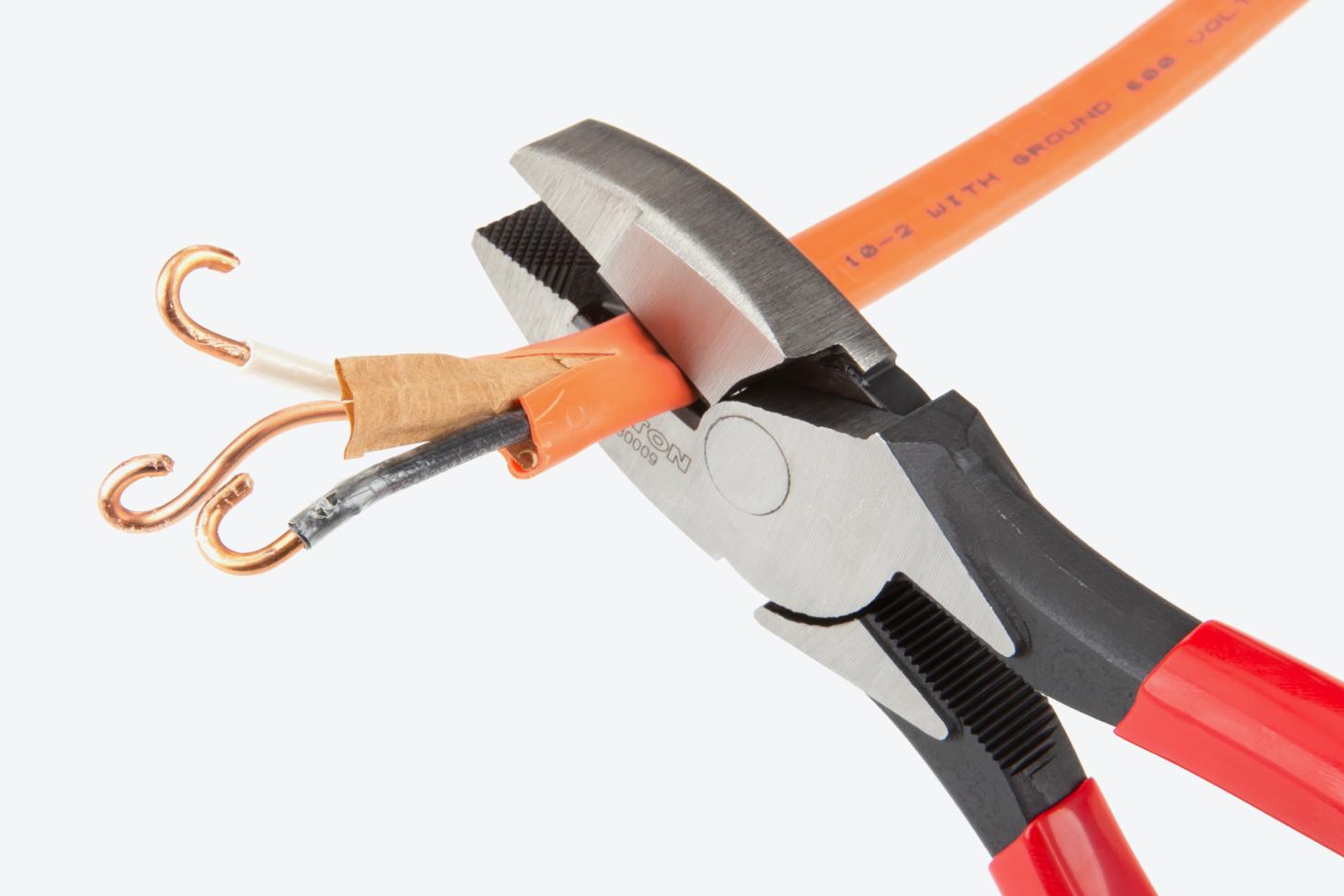 Pliers cutting wire