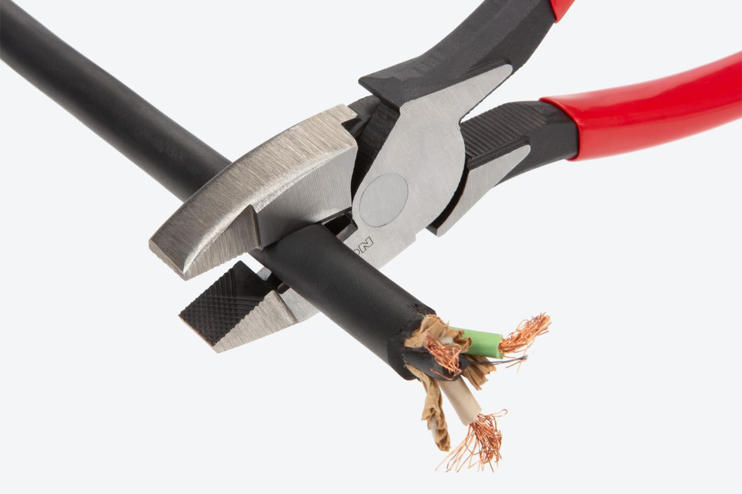 Pliers cutting wire