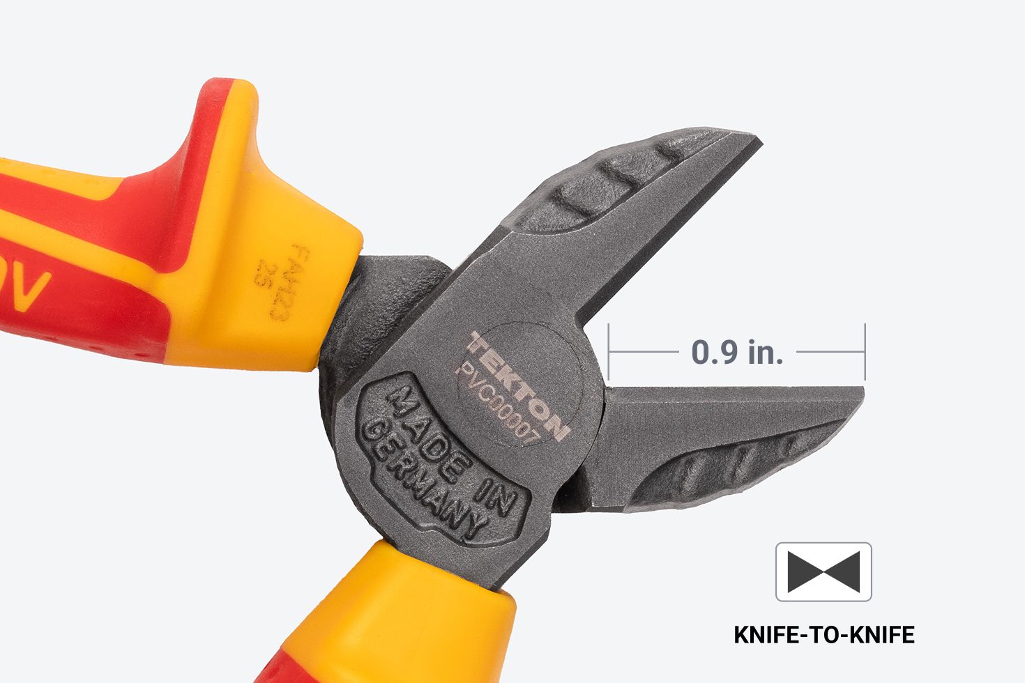 The blade is 0.9 inches long