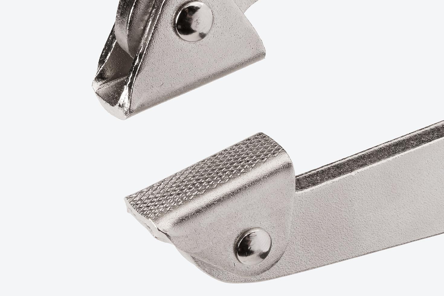 Close-up view of the swivel pads on the clamps.