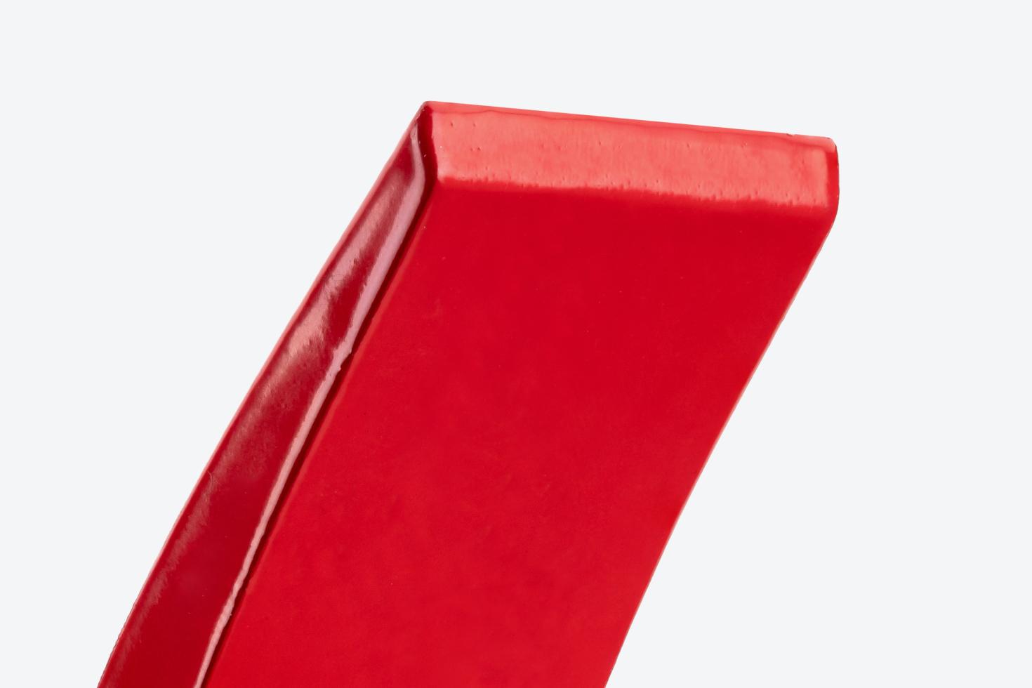 Close-up of the beveled edge