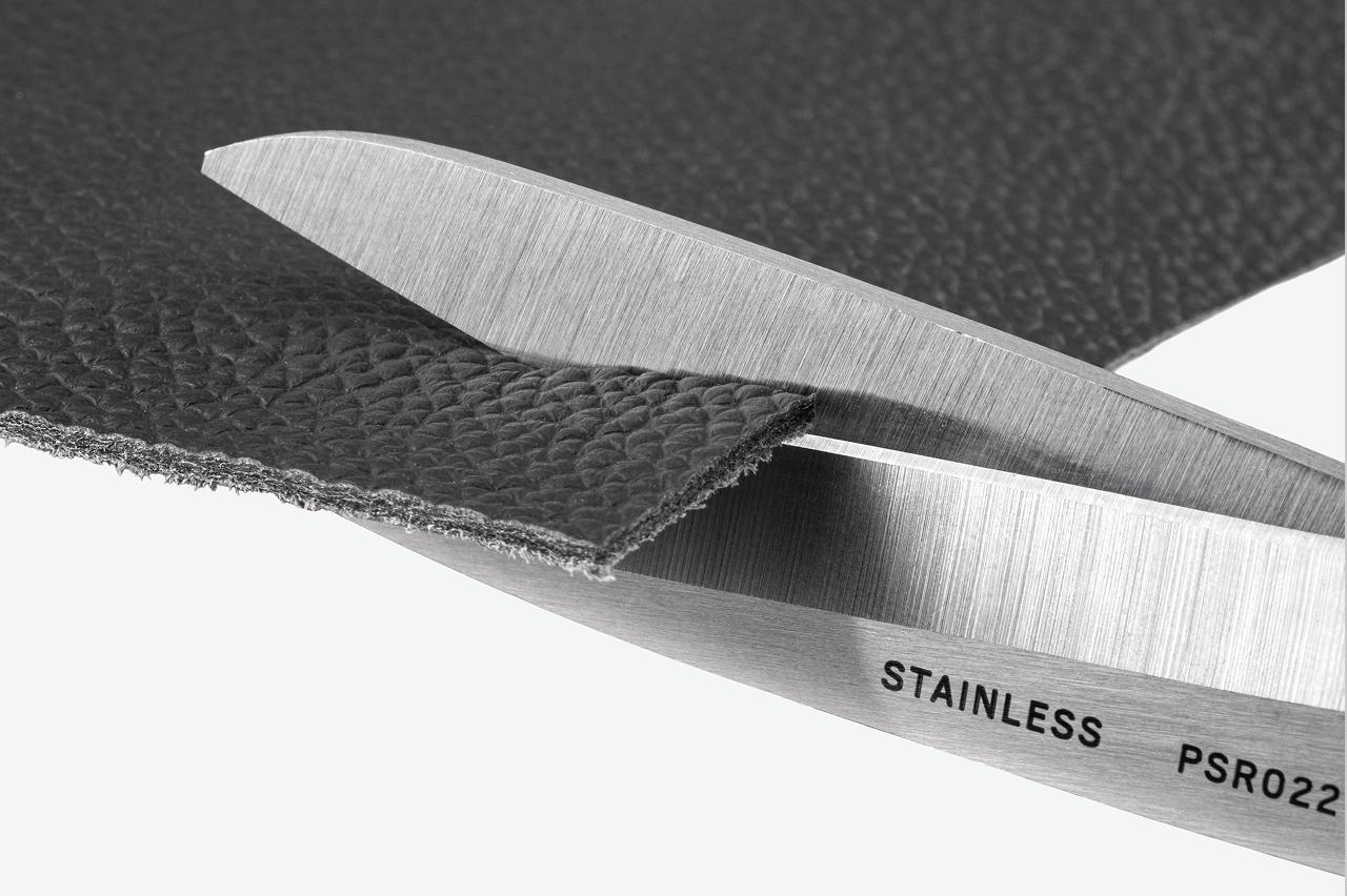 Scissors cutting material