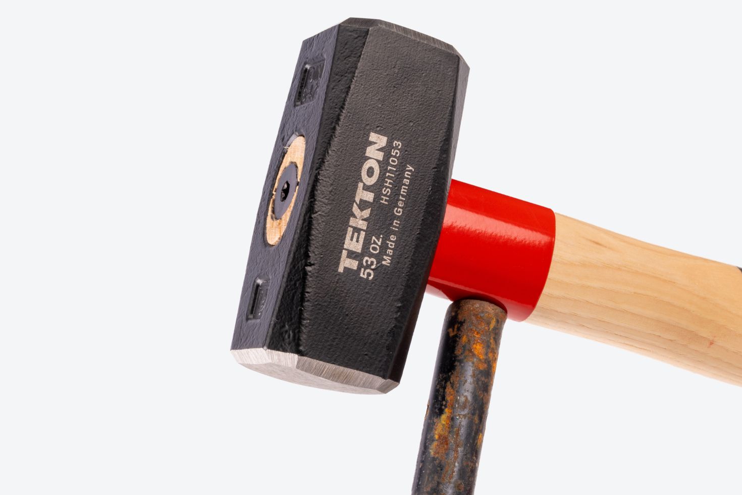 The collar of a Tekton mining sledge hammer hitting a rod