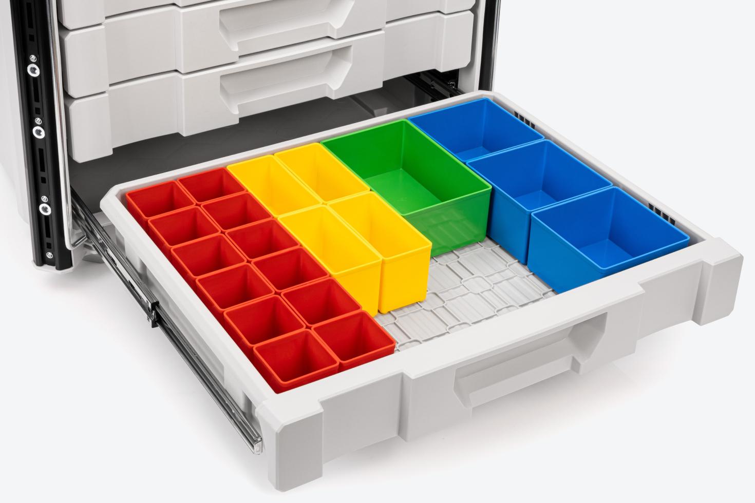 Organizer bins in the bottom of a 5-drawer tool box