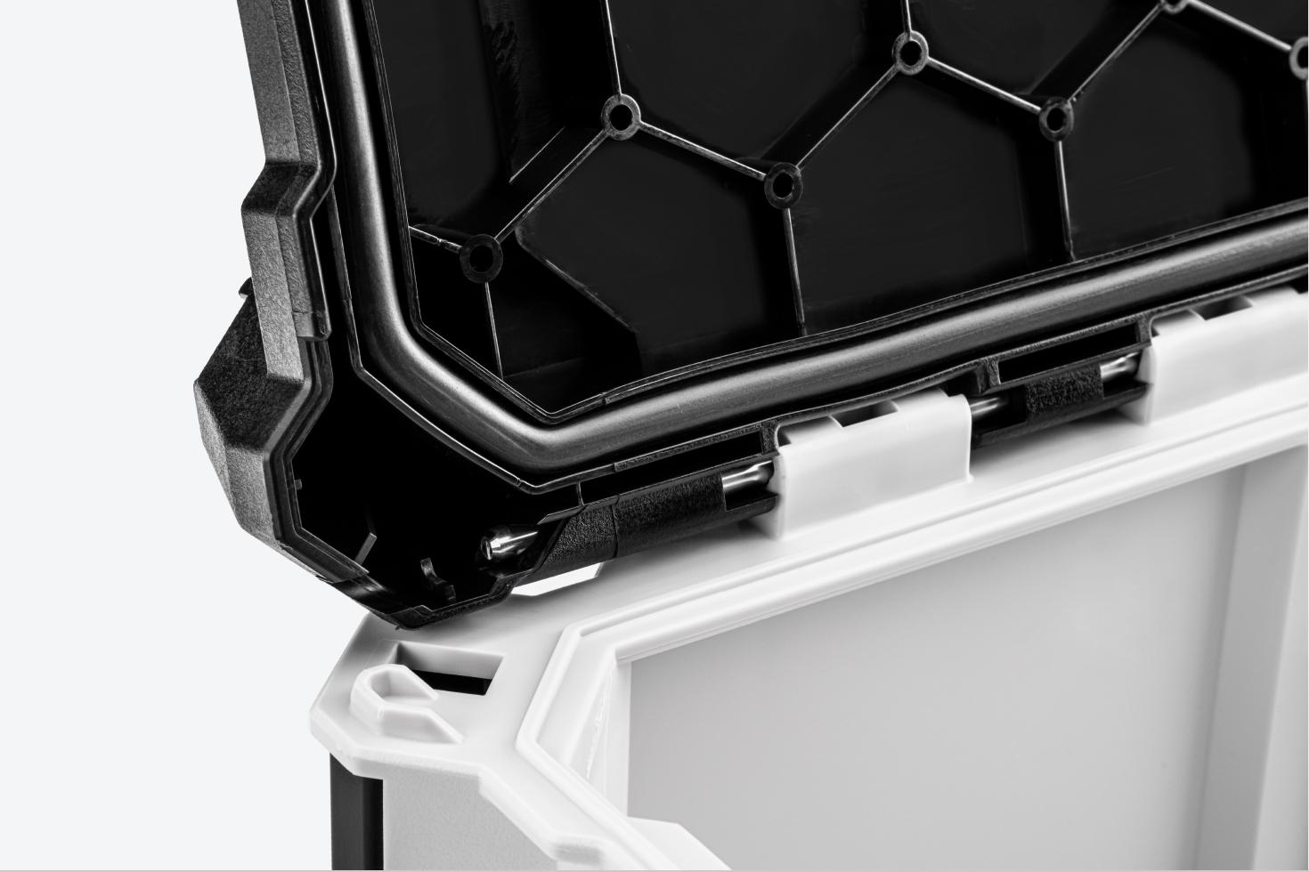 Close-up of the rubber seal on the inside of the lid.